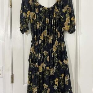 The brand is MNG/Mango, the size is M, the colors are multicolor.